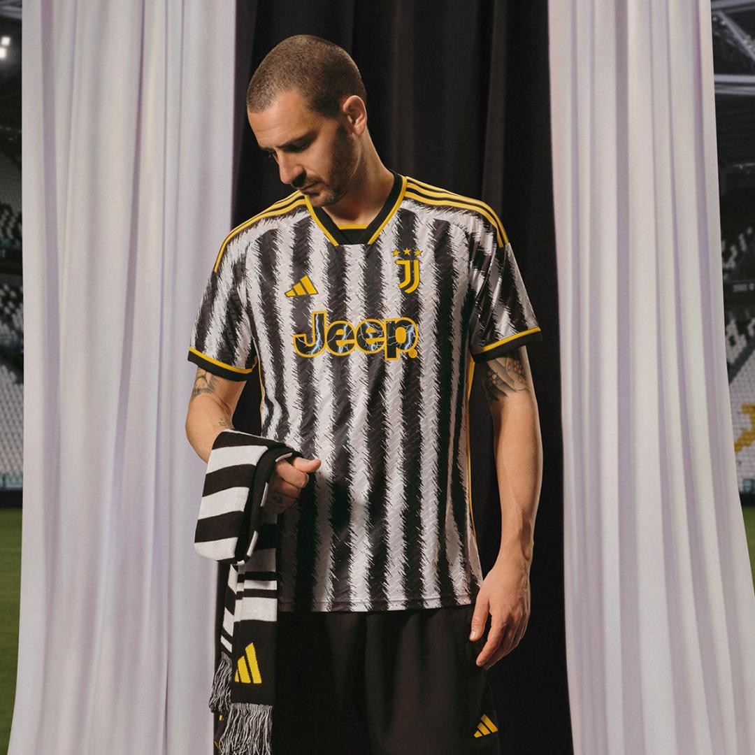 Juventus 23/24 Home Kit